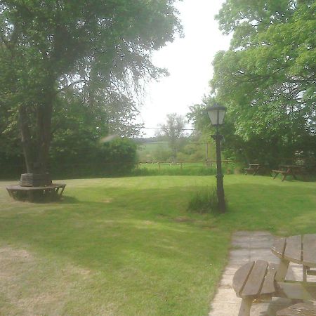 The Crown Inn Alvediston Exterior foto