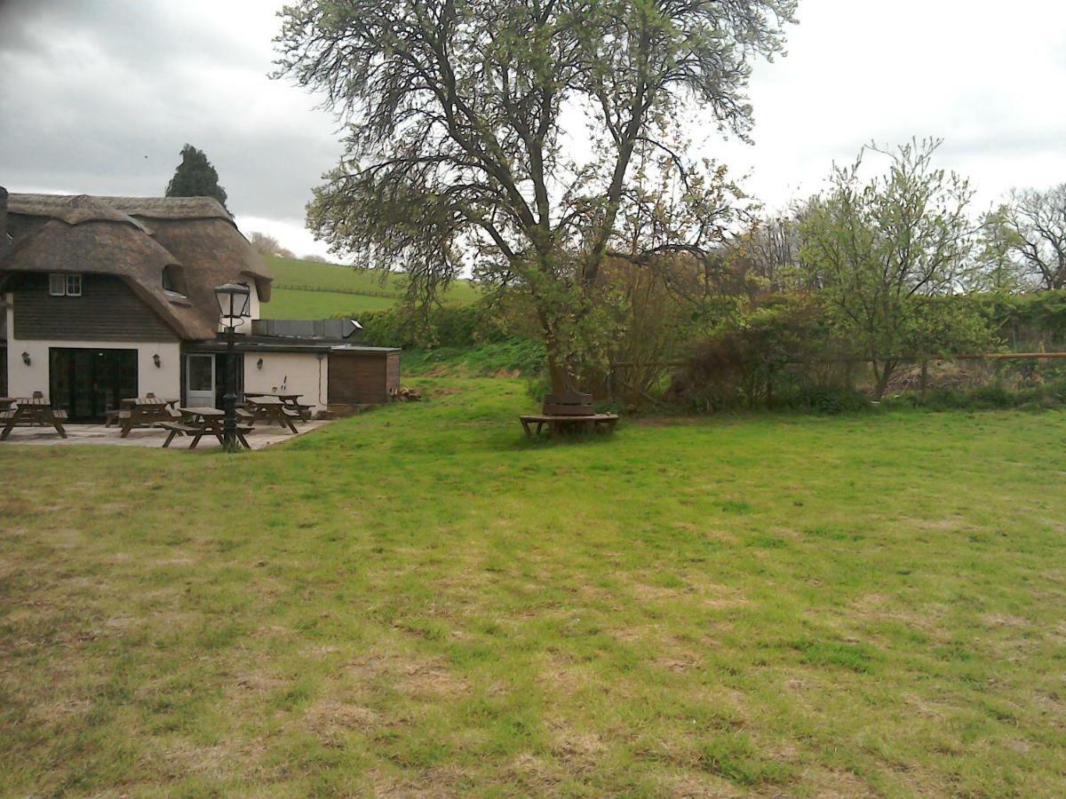 The Crown Inn Alvediston Exterior foto